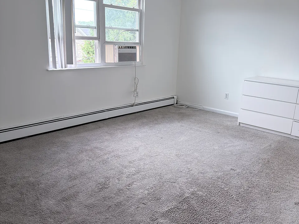 82 Inwood Ave