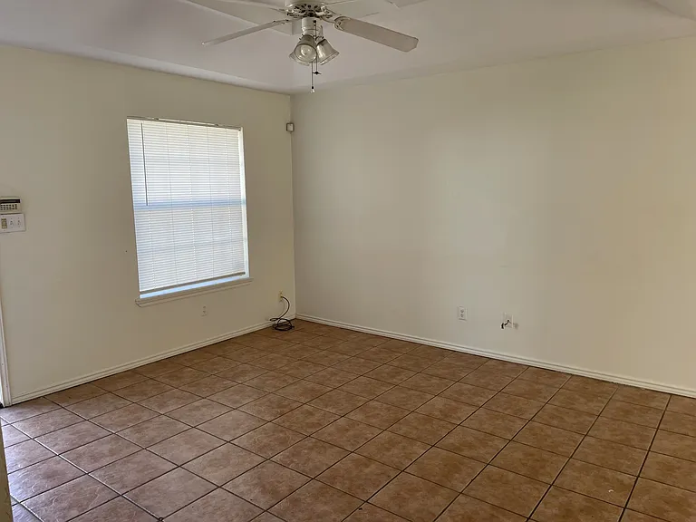 408 E Ulex Ave #11 — Photo 3