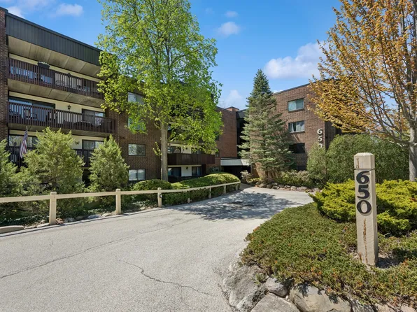 650 Whitney Ct APT 410, Gurnee, IL 60031