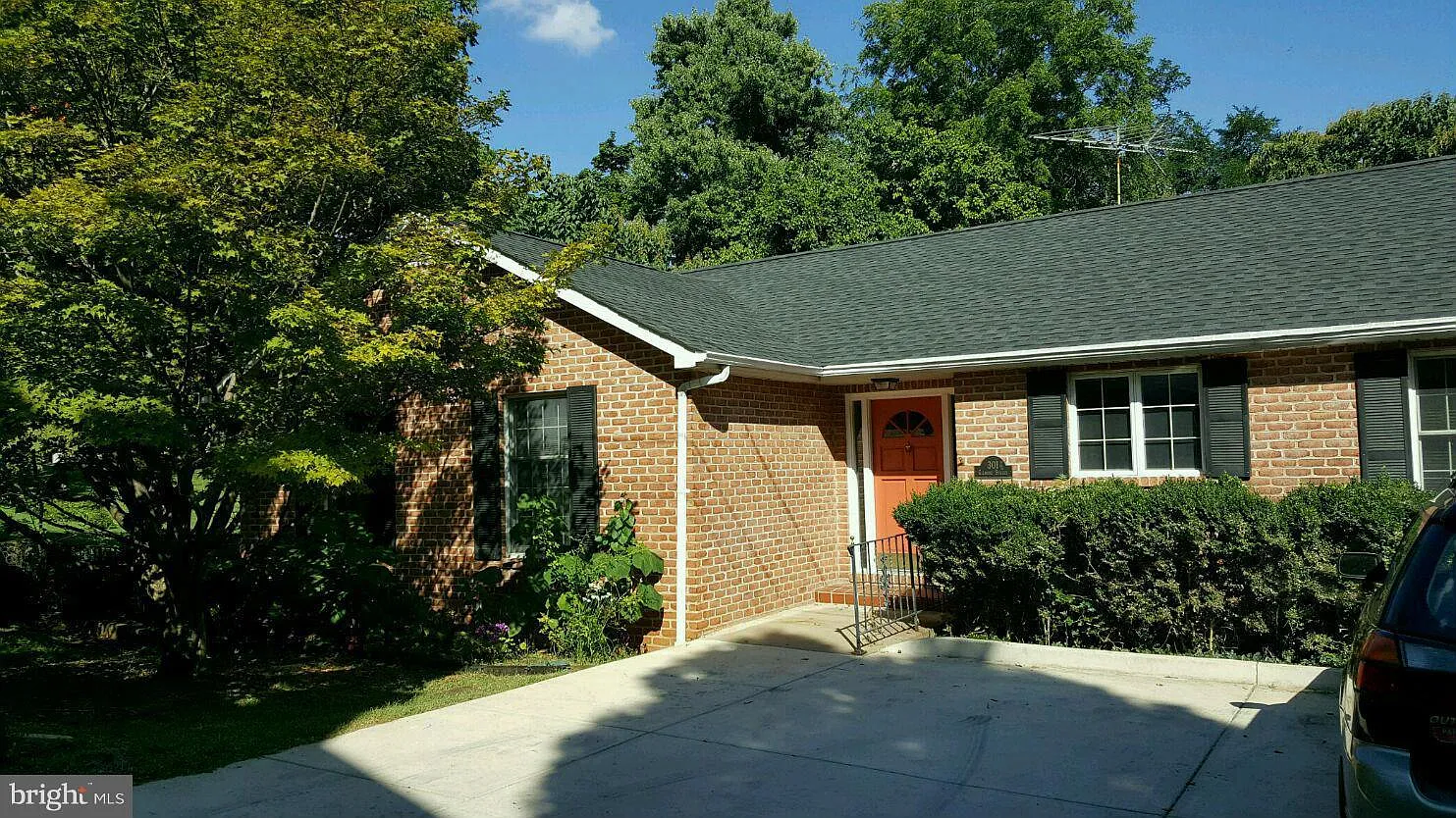 3 bed, 2.0 bath, 1600 sqft, $2,250 — Photo 1