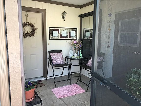 4th image of 375 Oak Hill Dr #5