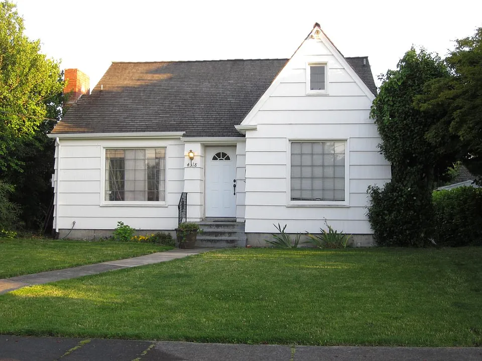 N 35th St