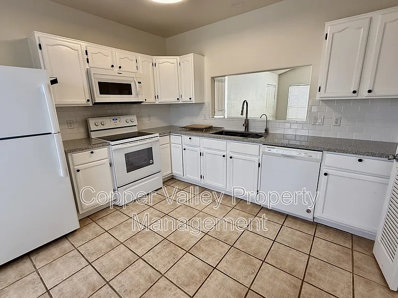 3 bed, 2.5 bath, 1514 sqft, $2,195 — Photo 2