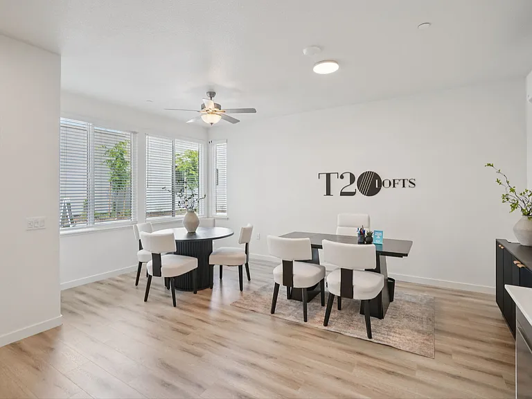 T20 Lofts — Photo 37