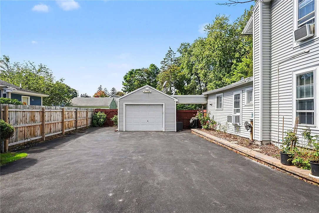2 bed, 1.0 bath, 1186 sqft, $2,475 — Photo 3