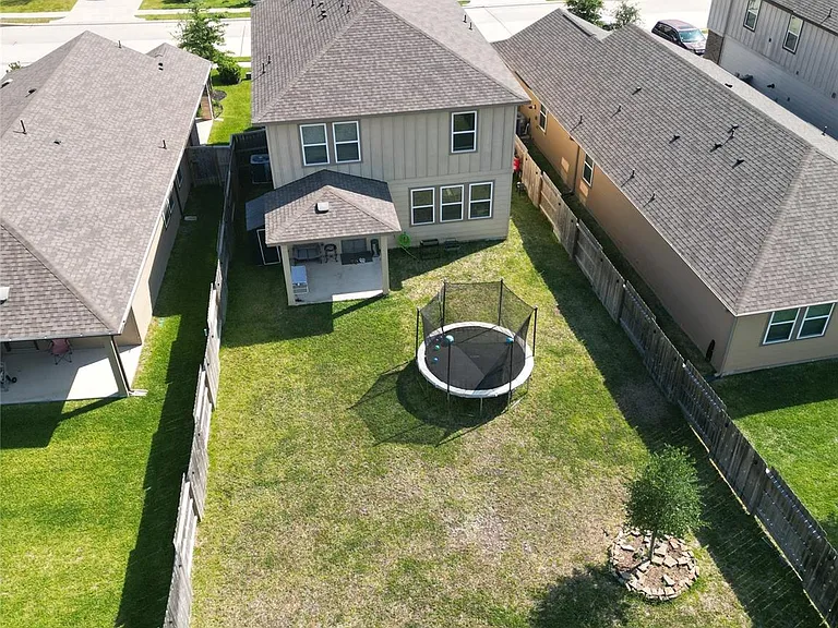 7010 Silverleaf Oak St — Photo 5