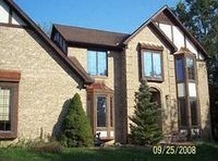 5488 Mystic Lake Dr, Brighton, MI