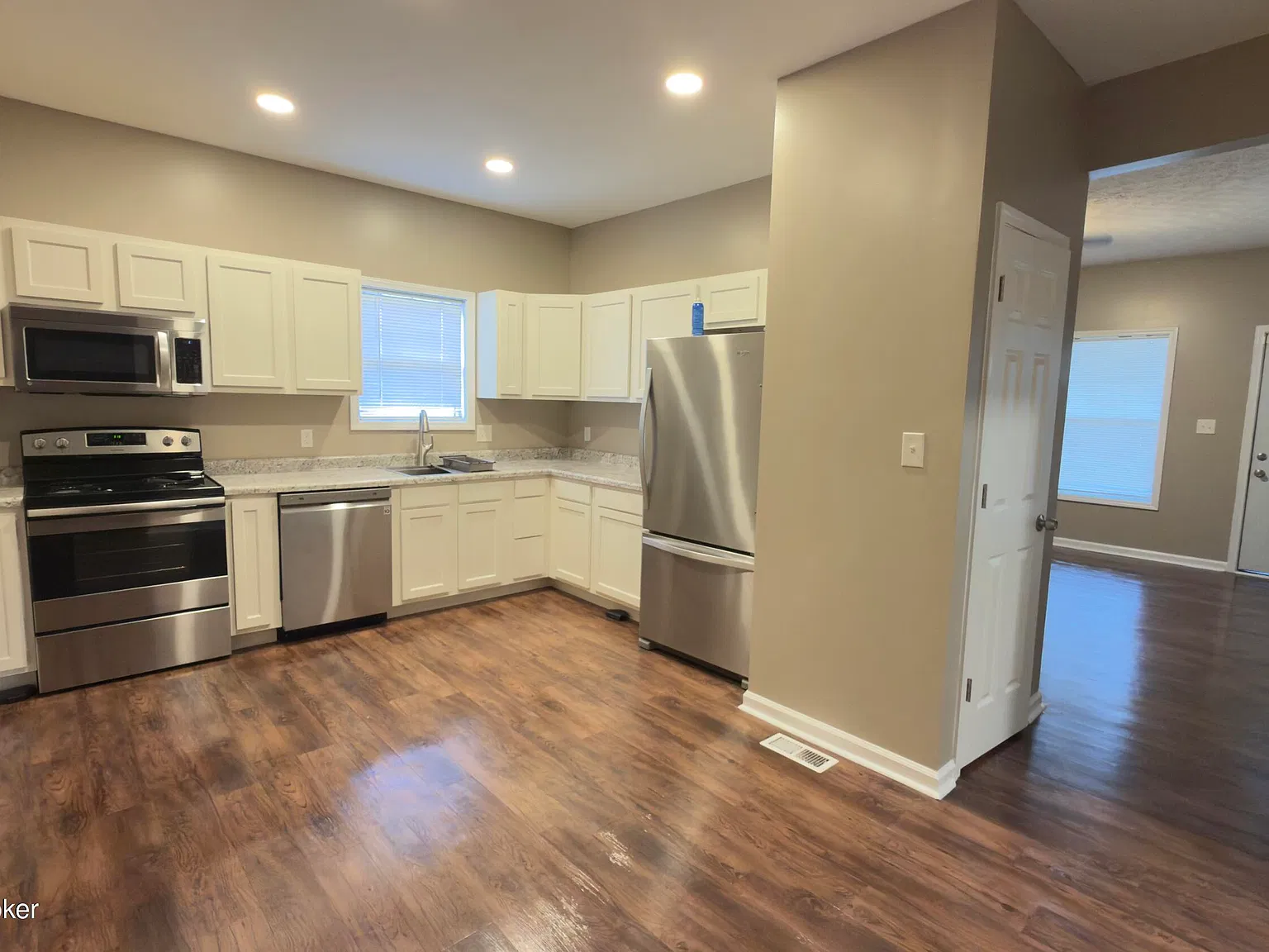 3 bed, 2.0 bath, 1260 sqft, $1,500 — Photo 3