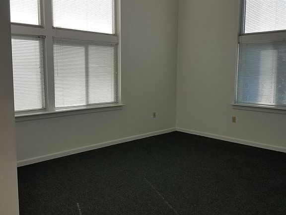 4th image of 564 Thompson Ave