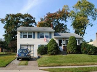 305 Cherrix Ave, Edgewater Park, NJ 08010