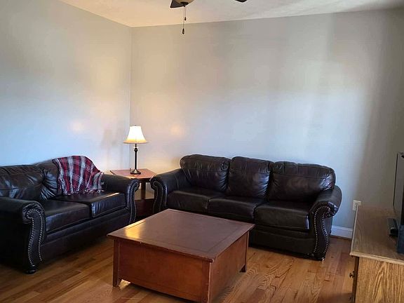 5th image of 127 Donald Dr