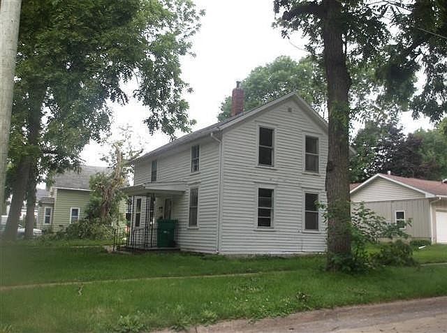 2nd image of 518 3rd St SE