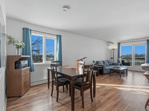 231 Rue Riverside #303, Saint Lambert, QC J4P 1A3