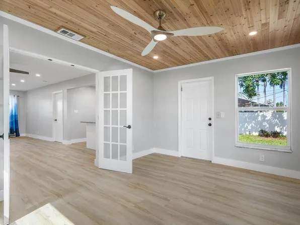 667 Blue Jay Road, Delray Beach, FL 33444