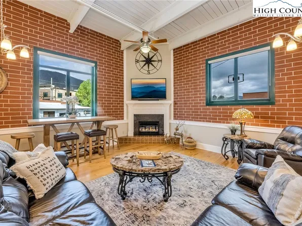 215 S Jefferson Avenue #218, West Jefferson, NC 28694