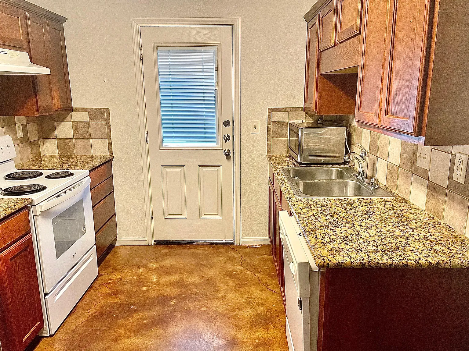 3 bed, 2.0 bath, 1308 sqft, $1,400 — Photo 3