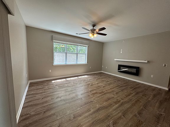 2nd image of 900 Southmoor Dr Unit 206