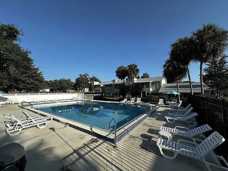 586 Bahia Cir #B — Photo 13