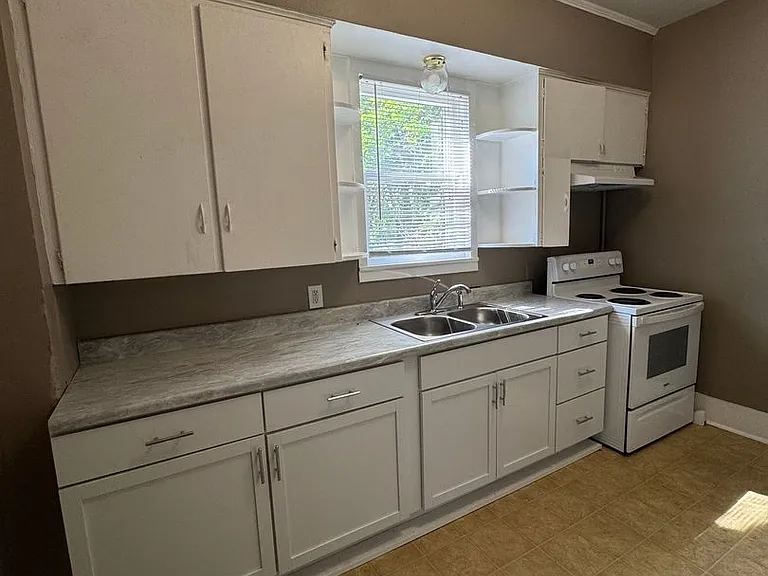 1010 Elm St — Photo 1