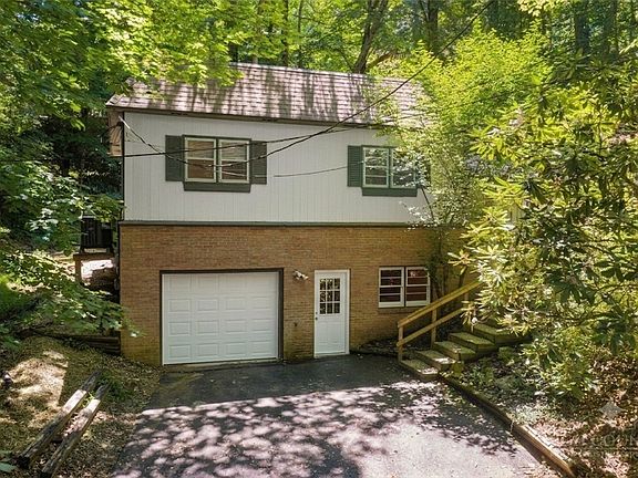 2nd image of 121 Horseshoe Drive