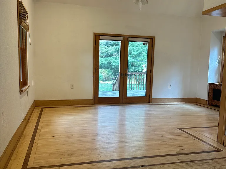 325 Bogert Ave — Photo 26