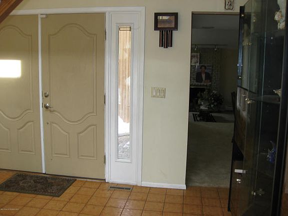 2nd image of 900 Cross St