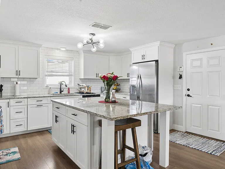 273 Avalon Rd — Photo 5