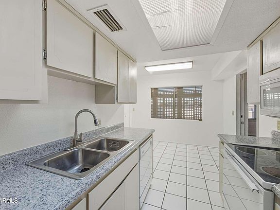 4th image of 6120 E AUGUSTA Circle