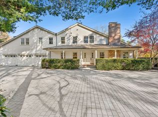 8 Eastridge Ct, Westhampton, NY 11977