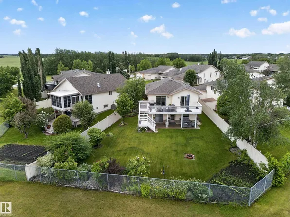 27 Fairway Grn, Stony Plain, AB T7Z 1M4