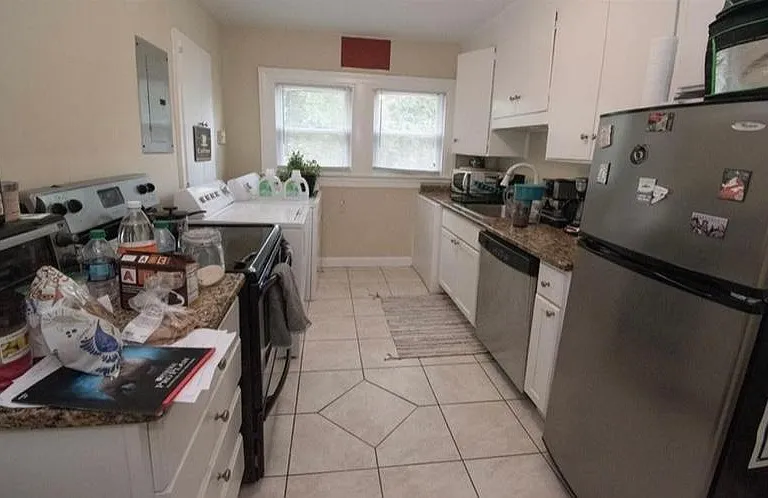 607 Colonial Cir SE — Photo 8