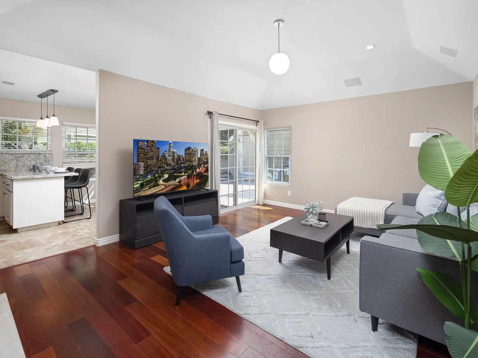 3 bed, 1816 sqft, $4,850 — Photo 3