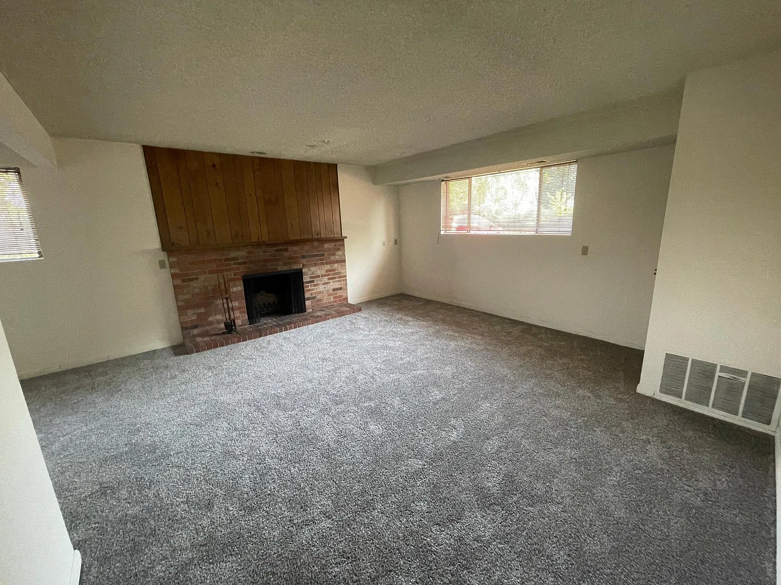2 bed, 1.5 bath, 1184 sqft, $2,950 — Photo 2