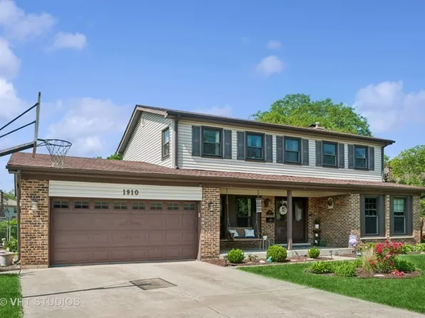 1910 E Crabtree Dr, Arlington Heights, IL 60004
