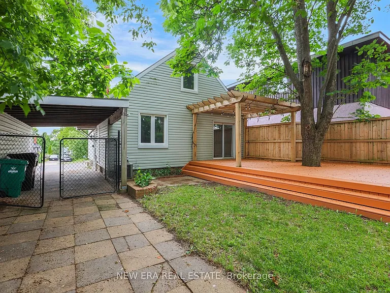 219 Lancaster St W — Photo 43