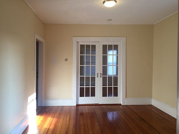 2nd image of 8 Bennett St #1