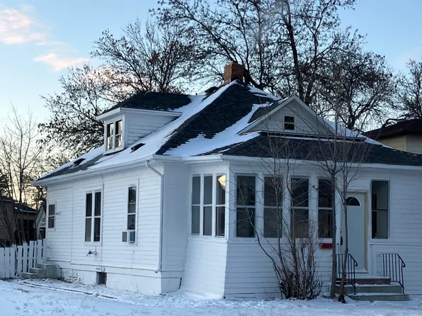 27 8th Ave W, Dickinson, ND 58601