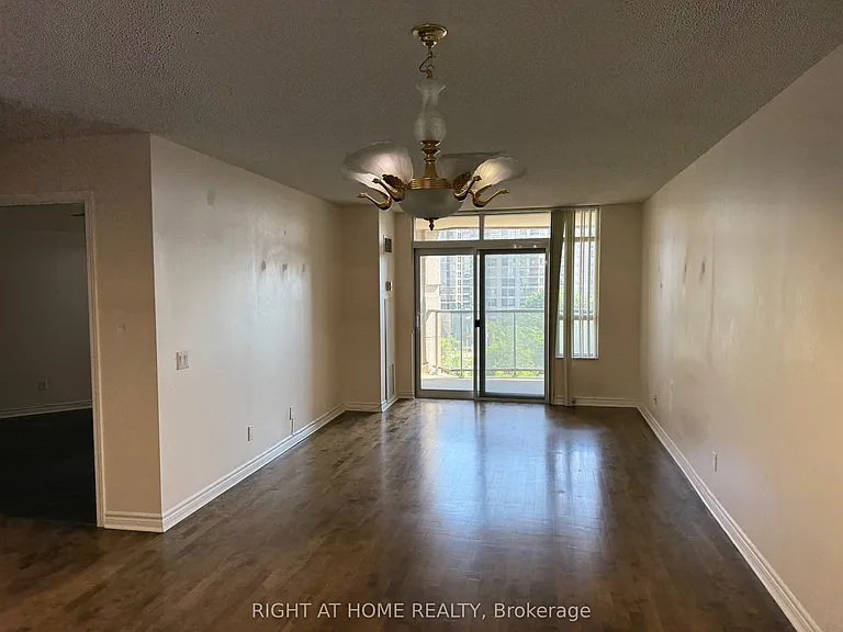 35 Kingsbridge Garden Cir #601 — Photo 11