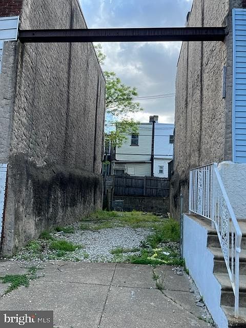 2nd image of 2432 S Lee St