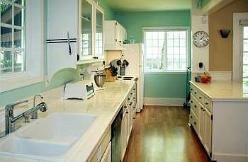 4th image of 706 Bellevue Ave E