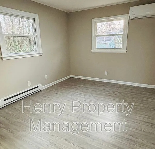 1122 Drew St — Photo 6