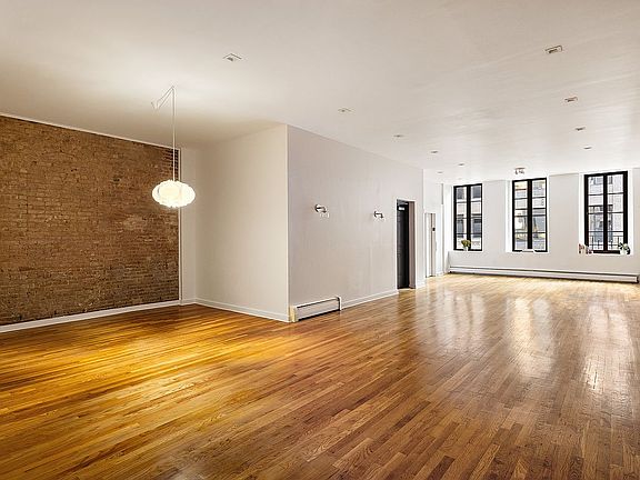2nd image of 17 Murray St APT 3