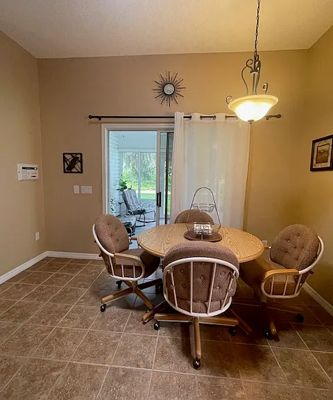 323 Chula Vista Ave — Photo 7