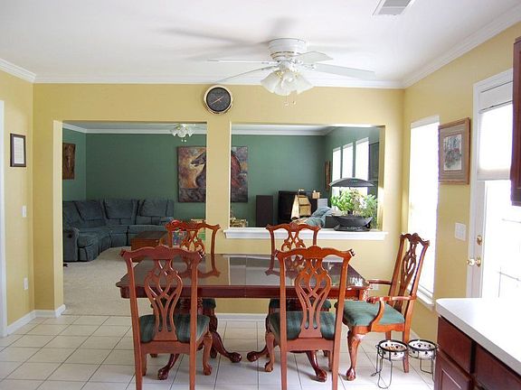 52 Pine Ridge Dining Area