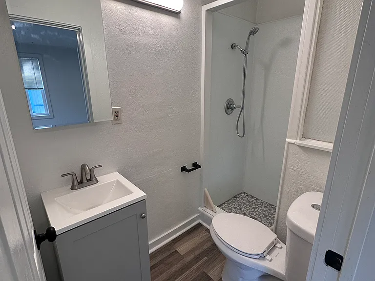 322 S Flower St #4 — Photo 7
