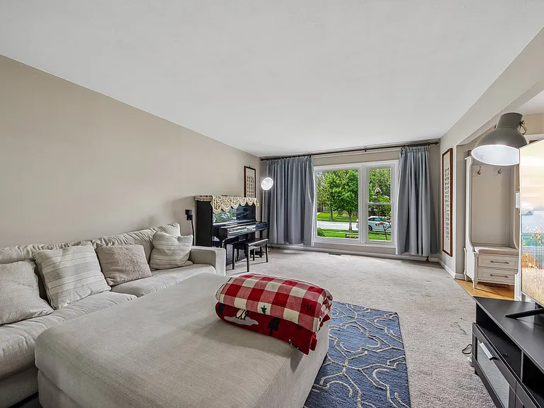 1111 Sara Ln — Photo 31