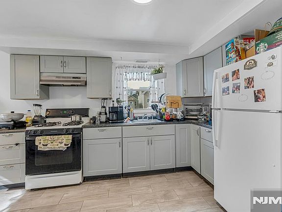 2nd image of 13 Allen Street #23