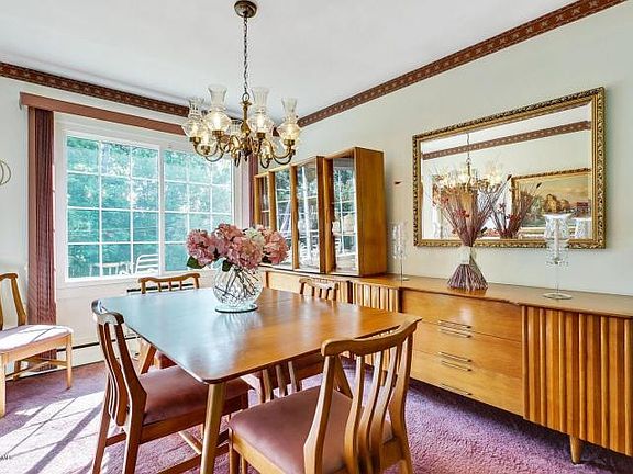 5th image of 24 Stratford Dr