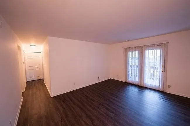 Tall Oaks Dr — Photo 3