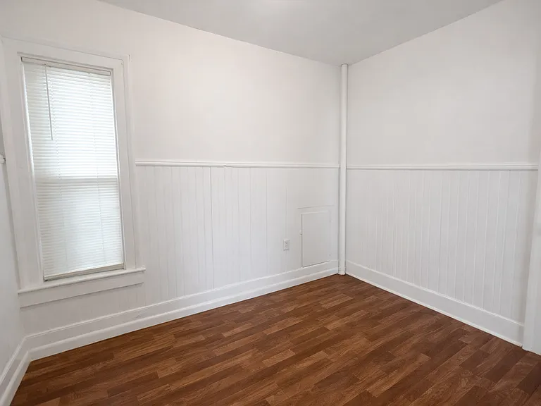 218 N George St — Photo 15